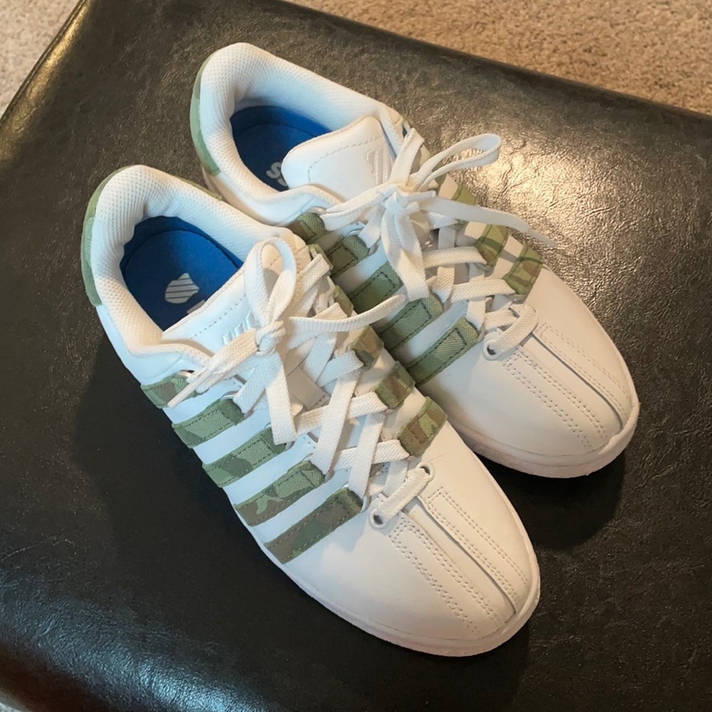 worn 1 time but too small. Size 8.5 Kswiss women’s sneakers with camo stripes.
